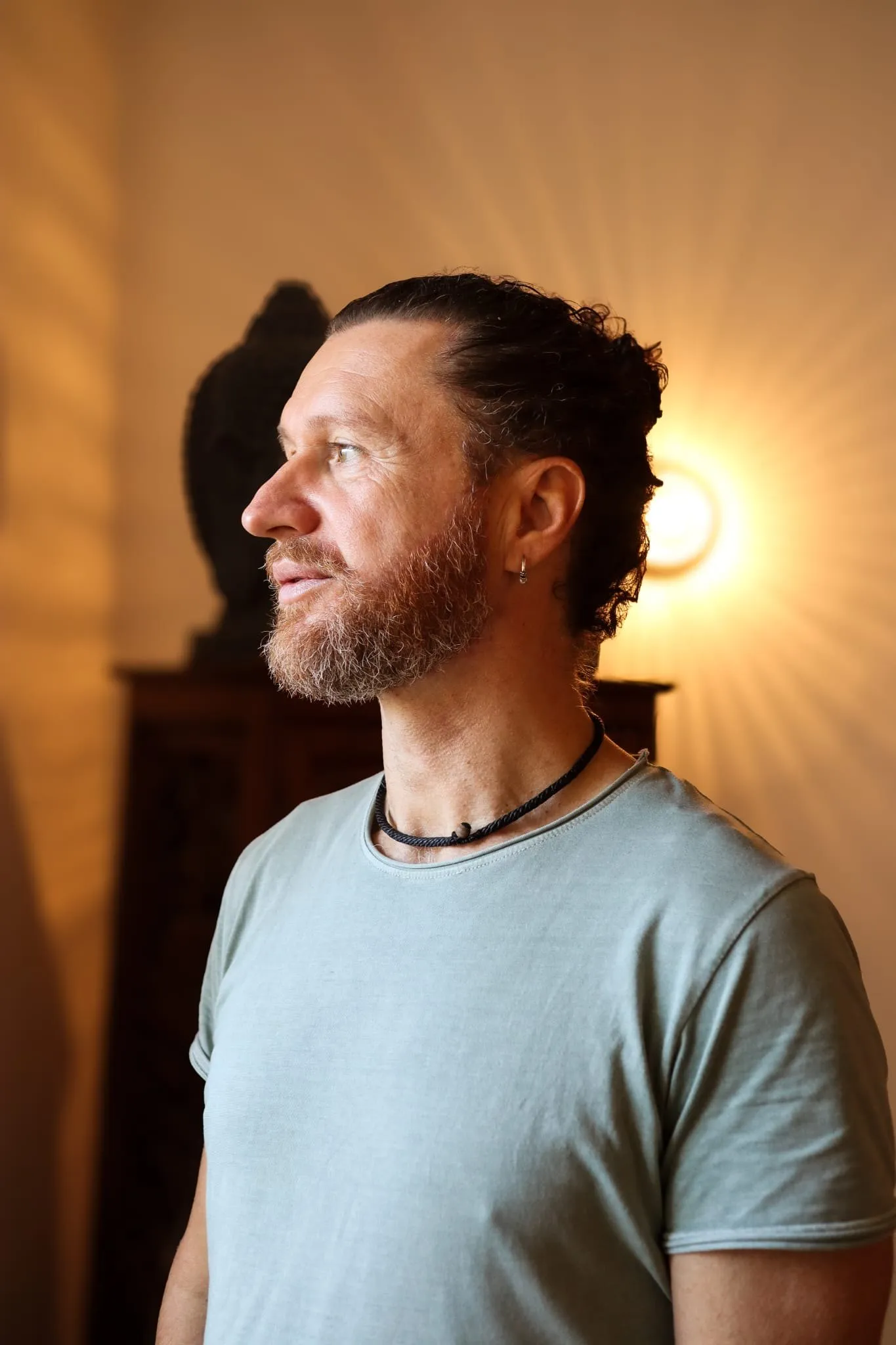 Portrait von Gyula im warmen Licht